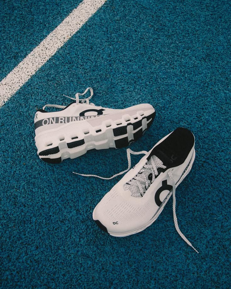 ON RUNNING : Redefining Sneakers