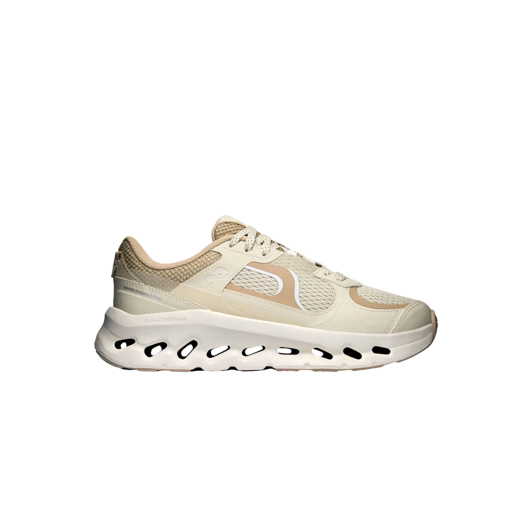 On Running Cloudtilt Arc W in Grain/Ivory with textured overlays and cushioned sole