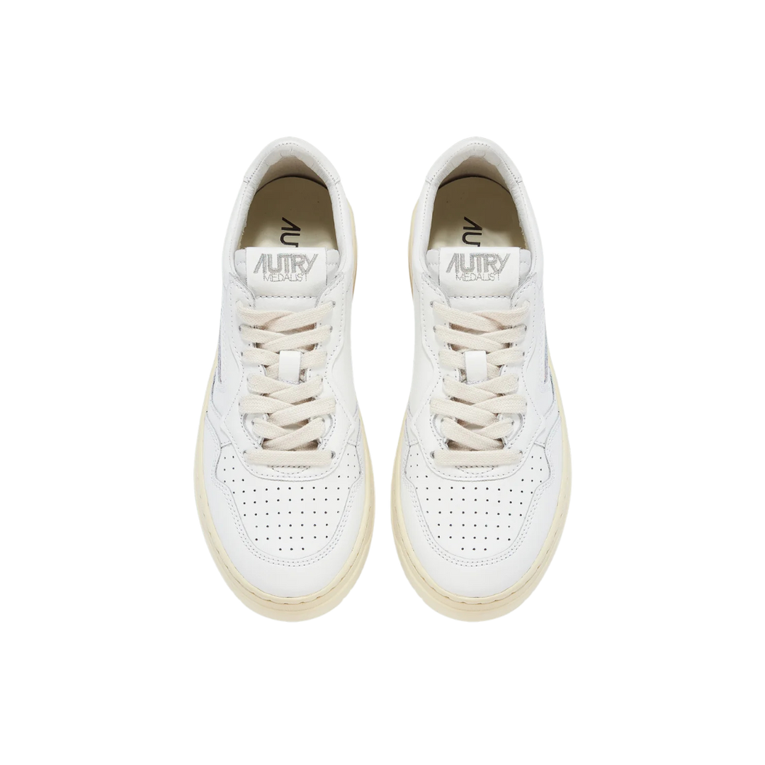 Autry Medalist Low Sneakers In White Leather – view 2