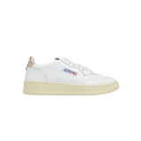 Autry Medalist Low Sneakers White Gold Leather – low-top unisex sneakers featuring premium white leather upper with gold leather accents, perforated detailing for breathability, cushioned insole for all-day comfort, durable rubber outsole, classic retro design ideal for casual wear and street style
