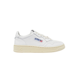 Autry Medalist Low Sneakers White Leather – low-top unisex sneakers featuring premium white leather upper, perforated detailing for breathability, cushioned insole for comfort, rubber outsole for durability, classic retro design ideal for casual and streetwear fashion