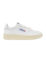 Autry Medalist Low Sneakers White Leather – low-top unisex sneakers featuring premium white leather upper, perforated detailing for breathability, cushioned insole for comfort, rubber outsole for durability, classic retro design ideal for casual and streetwear fashion