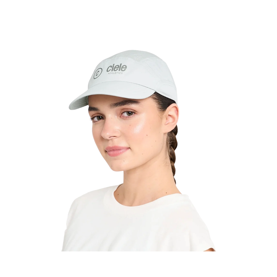 Ciele FSTCap SC Classic Cside in Light Grey running cap