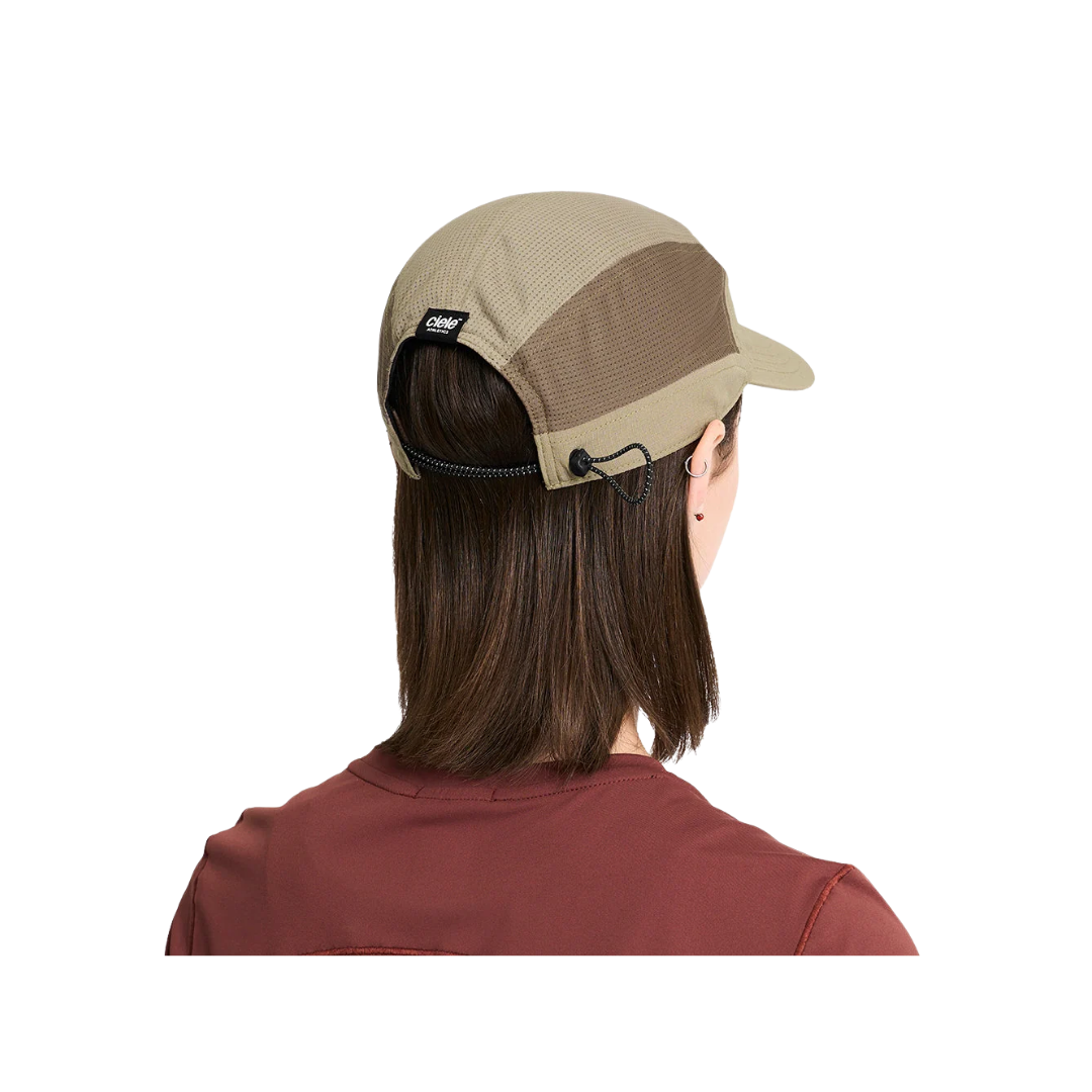 Ciele FSTCapSC Field IconicBarSL cap in Canvas Cub with breathable FLOWmesh™ panels