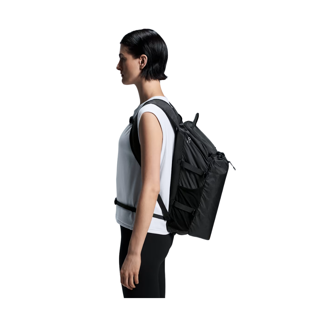 On Running U Speed Pack 18L Lite backpack in Magnet with breathable mesh straps and multiple pockets