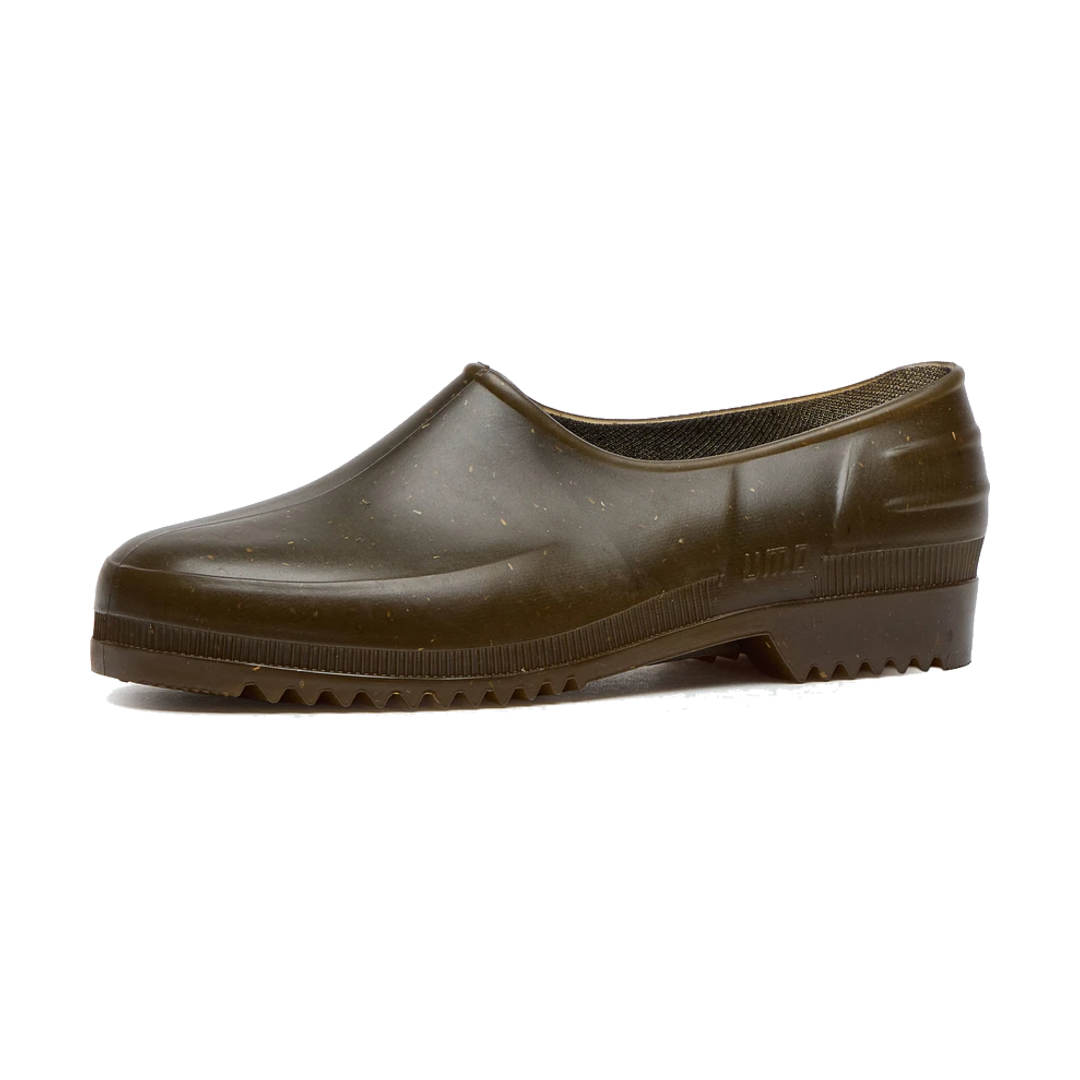 Plasticana Gardana Dark Hemp Clogs – three-quarter view 2 of 4 | COLLECT Barcelona